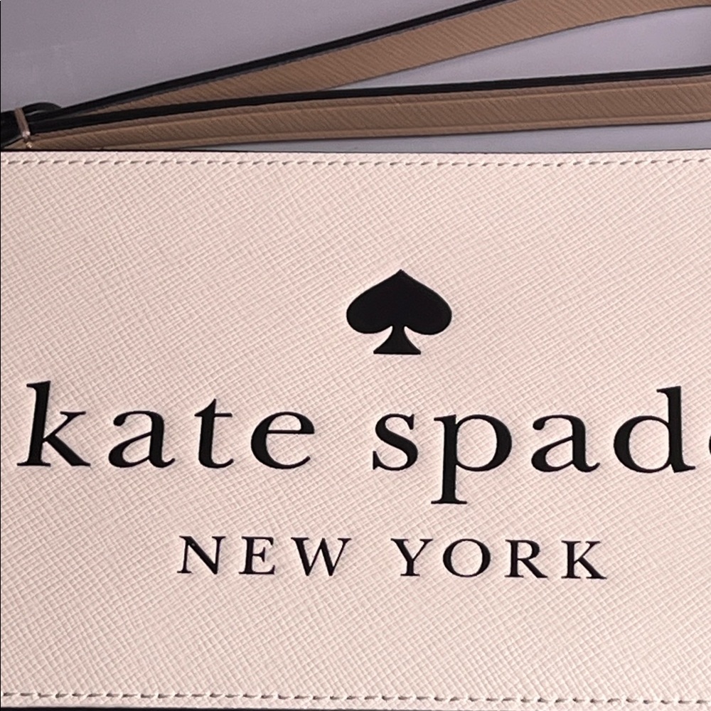 NWT Kate Spade Lucy Colorblock Embossed Ivory and Black Wristlet MSRP $149.00 - Picture 14 of 14